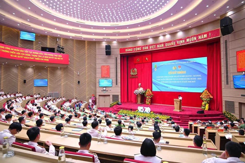 Thanh niên công an nhân dân phải dám nghĩ, dám làm, dám đương đầu với khó khăn, thử thách Thanh niên công an nhân dân phải dám nghĩ, dám làm, dám đương đầu với khó khăn, thử thách