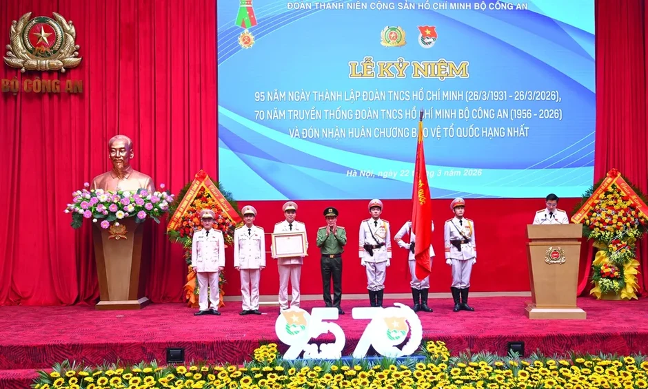 Thanh niên công an nhân dân phải dám nghĩ, dám làm, dám đương đầu với khó khăn, thử thách Thanh niên công an nhân dân phải dám nghĩ, dám làm, dám đương đầu với khó khăn, thử thách
