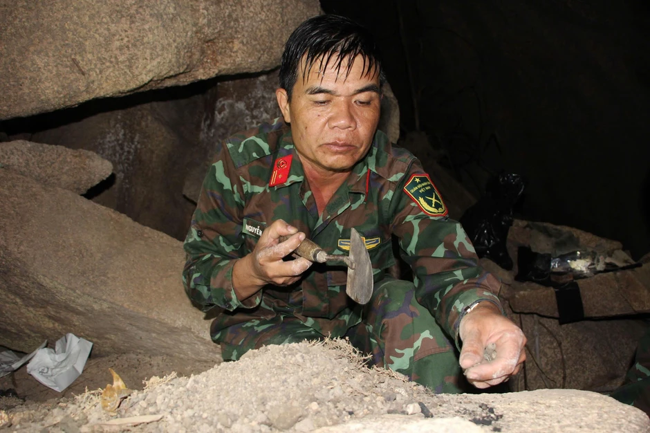 Thanh niên kể chuyện vào hang đá như mê cung thấy nhiều hài cốt liệt sĩ Thanh niên kể chuyện vào hang đá như mê cung thấy nhiều hài cốt liệt sĩ