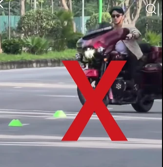 Thanh niên ở Hà Nội bị xử phạt vì sử dụng lòng đường biểu diễn xe mô tô Thanh niên ở Hà Nội bị xử phạt vì sử dụng lòng đường biểu diễn xe mô tô