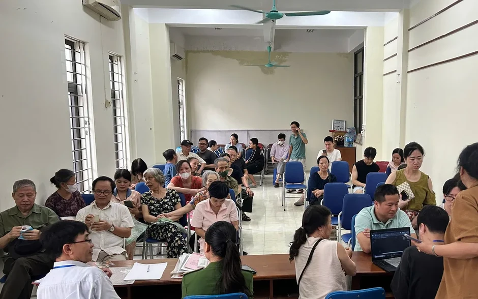 Thành phố Hà Nội tăng tốc hoàn thiện cơ sở dữ liệu đất đai, quyết tâm về đích trước ngày 25/8. Thành phố Hà Nội tăng tốc hoàn thiện cơ sở dữ liệu đất đai, quyết tâm về đích trước ngày 25/8.