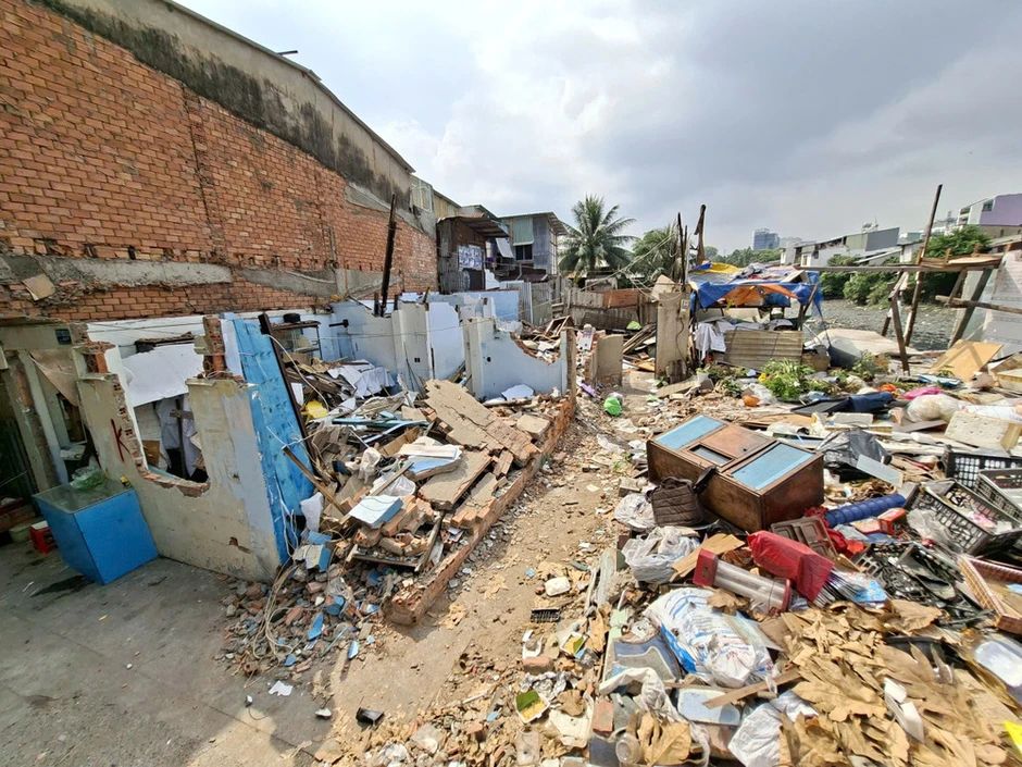 Thành phố Hồ Chí Minh rà soát đề xuất di dời thêm 20.000 căn nhà ven kênh rạch Thành phố Hồ Chí Minh rà soát đề xuất di dời thêm 20.000 căn nhà ven kênh rạch