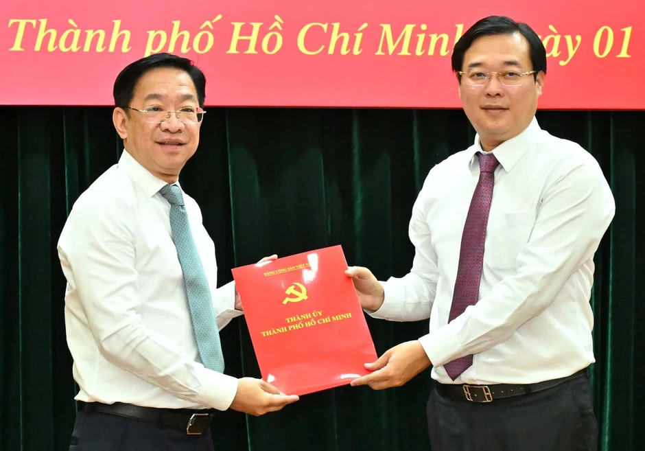 Thành ủy TPHCM điều động, luân chuyển cán bộ Thành ủy TPHCM điều động, luân chuyển cán bộ
