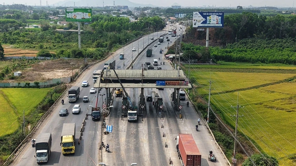 Tháo dỡ hai trạm thu phí bỏ hoang trên Quốc lộ 51 đoạn qua Đồng Nai Tháo dỡ hai trạm thu phí bỏ hoang trên Quốc lộ 51 đoạn qua Đồng Nai
