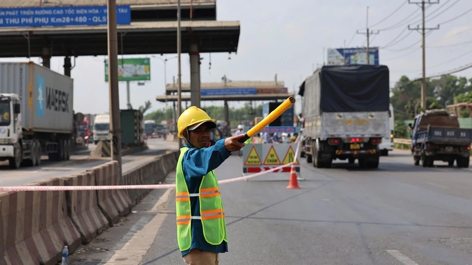 Tháo dỡ hai trạm thu phí bỏ hoang trên Quốc lộ 51 đoạn qua Đồng Nai Tháo dỡ hai trạm thu phí bỏ hoang trên Quốc lộ 51 đoạn qua Đồng Nai