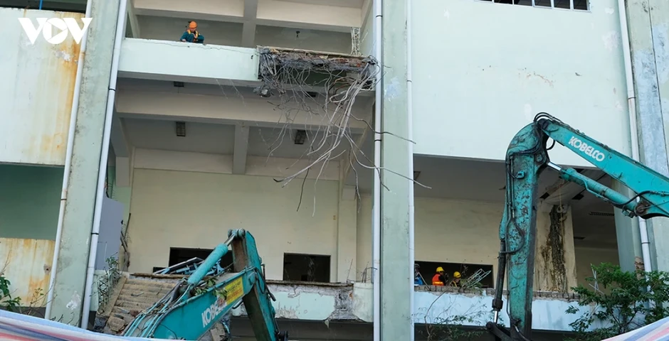 Tháo dỡ sân vận động Chi Lăng Đà Nẵng Tháo dỡ sân vận động Chi Lăng Đà Nẵng