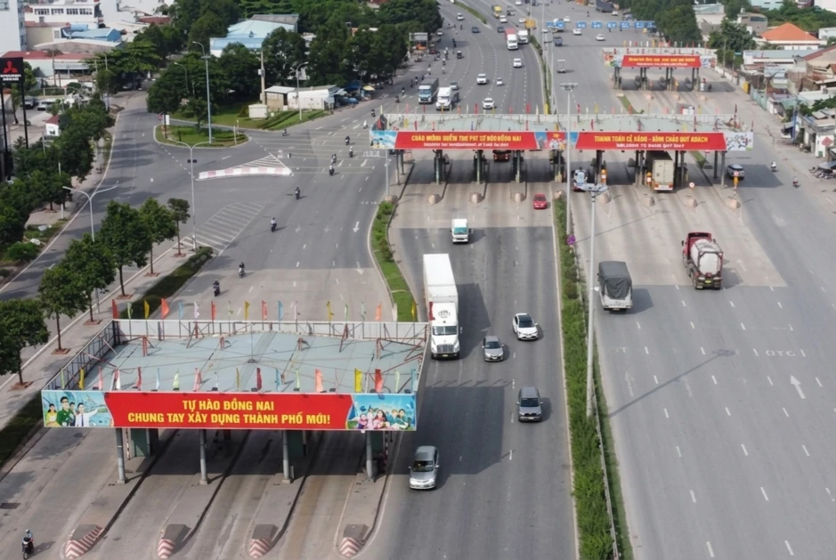 Tháo dỡ trạm thu phí bỏ không suốt gần 6 năm tại cửa ngõ Đồng Nai Tháo dỡ trạm thu phí bỏ không suốt gần 6 năm tại cửa ngõ Đồng Nai