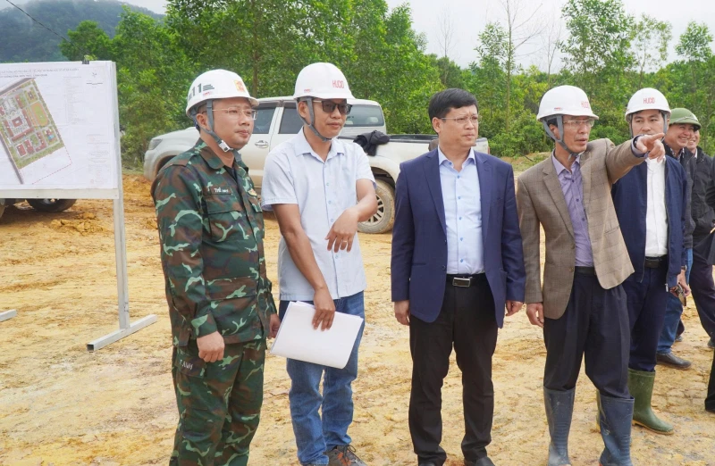 Tháo gỡ khó khăn, đẩy nhanh tiến độ xây dựng các trường phổ thông nội trú liên cấp tại vùng biên giới A Lưới Tháo gỡ khó khăn, đẩy nhanh tiến độ xây dựng các trường phổ thông nội trú liên cấp tại vùng biên giới A Lưới