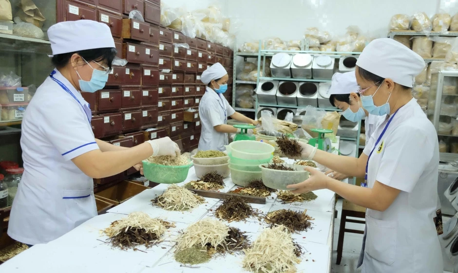 Tháo gỡ rào cản để đưa thuốc y học cổ truyền về tận tuyến xã Tháo gỡ rào cản để đưa thuốc y học cổ truyền về tận tuyến xã
