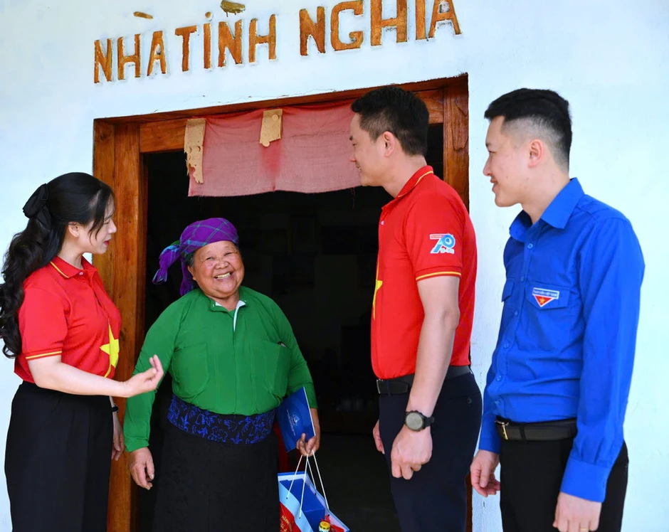 Thắp lửa tình yêu Tổ quốc trong tim người trẻ