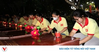 Thắp nến tri ân các anh hùng liệt sĩ tại Cần Thơ