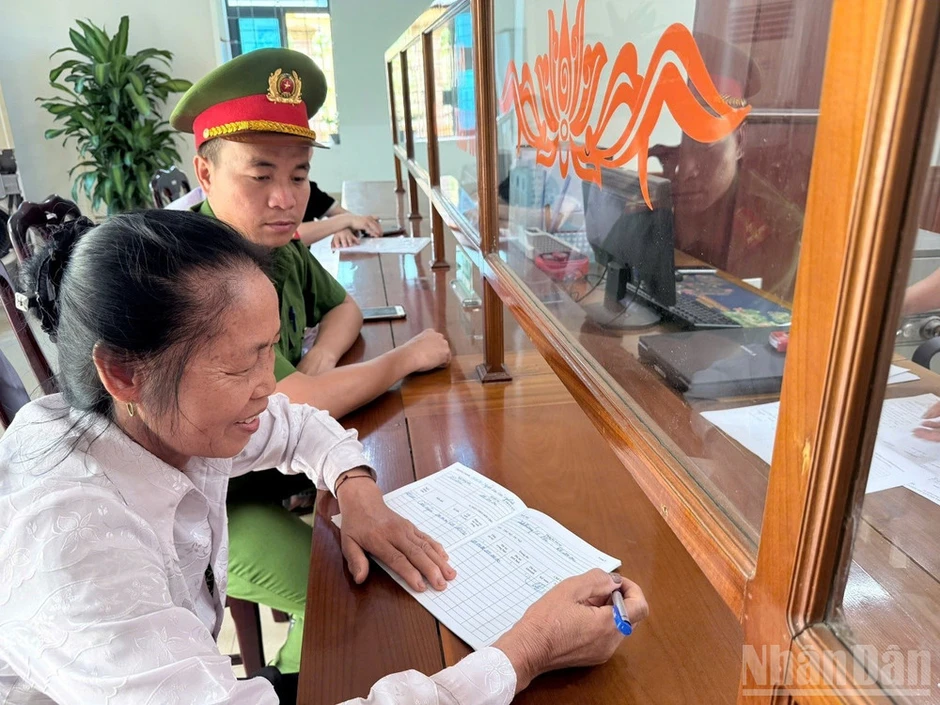 Thắp sáng hy vọng từ chính sách nhân văn nơi biên giới Nghệ An Thắp sáng hy vọng từ chính sách nhân văn nơi biên giới Nghệ An