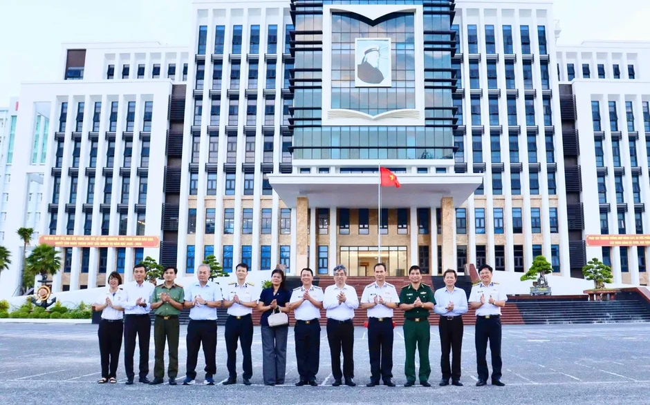 Thắt chặt tình quân dân, chung tay bảo vệ vững chắc chủ quyền biển, đảo Tổ quốc Thắt chặt tình quân dân, chung tay bảo vệ vững chắc chủ quyền biển, đảo Tổ quốc