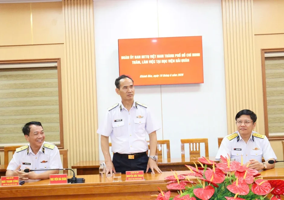 Thắt chặt tình quân dân, chung tay bảo vệ vững chắc chủ quyền biển, đảo Tổ quốc Thắt chặt tình quân dân, chung tay bảo vệ vững chắc chủ quyền biển, đảo Tổ quốc