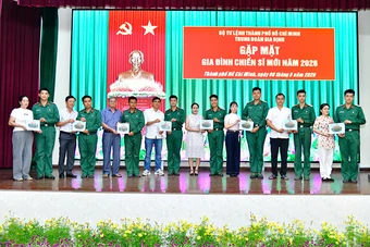 Thắt chặt tình quân dân qua gặp mặt gia đình chiến sĩ mới
