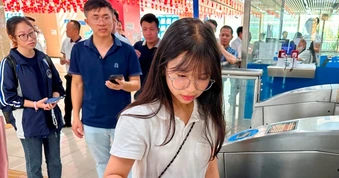 Thẻ vé thông minh giúp tàu điện Hà Nội tăng khách và doanh thu