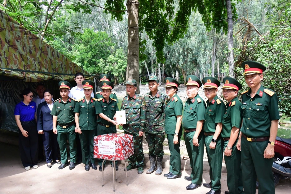 Thêm 18 hài cốt liệt sĩ được quy tập tại Công viên Lê Thị Riêng Thêm 18 hài cốt liệt sĩ được quy tập tại Công viên Lê Thị Riêng