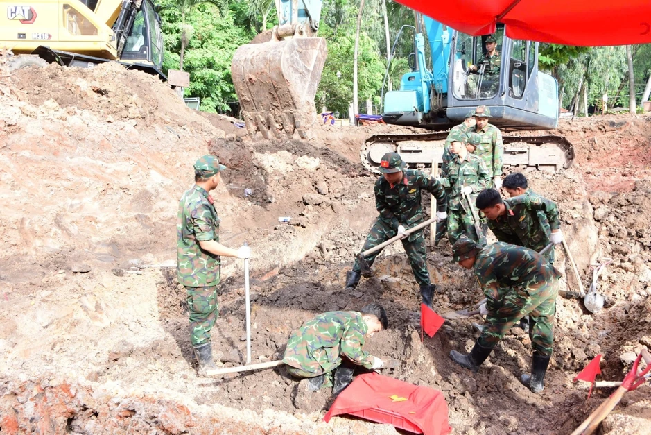 Thêm 18 hài cốt liệt sĩ được quy tập tại Công viên Lê Thị Riêng Thêm 18 hài cốt liệt sĩ được quy tập tại Công viên Lê Thị Riêng