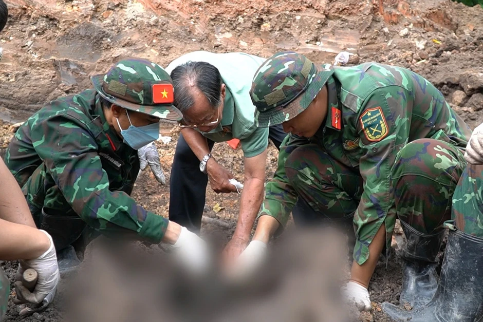 Thêm 18 hài cốt liệt sĩ được quy tập tại Công viên Lê Thị Riêng Thêm 18 hài cốt liệt sĩ được quy tập tại Công viên Lê Thị Riêng