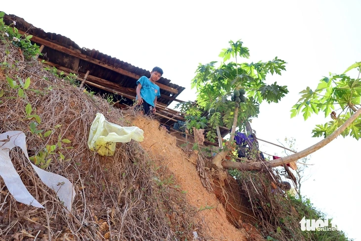 Thêm dự án hạ cốt nền ở Đồng Nai khiến nhà dân 'cheo leo' trên đỉnh đồi Thêm dự án hạ cốt nền ở Đồng Nai khiến nhà dân 'cheo leo' trên đỉnh đồi