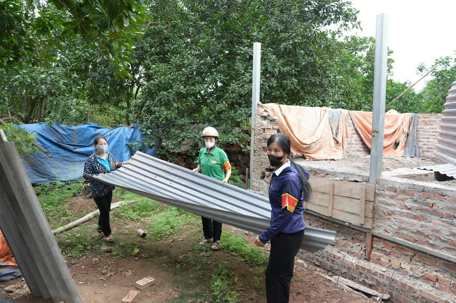 Thêm hàng loạt công trình vi phạm ở Hà Nội bị cưỡng chế Thêm hàng loạt công trình vi phạm ở Hà Nội bị cưỡng chế