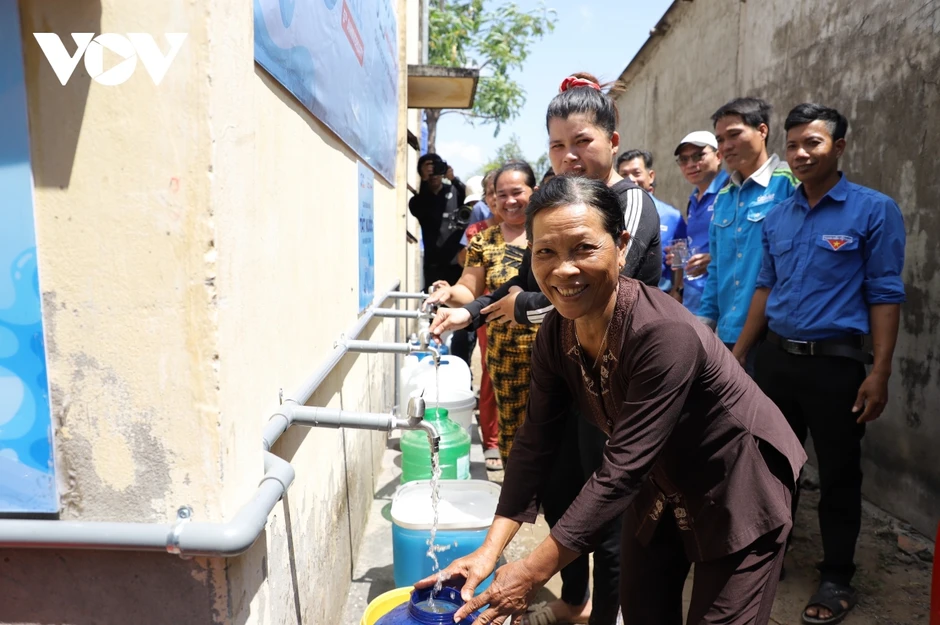 Thêm nguồn nước sạch cho người dân vùng chịu ảnh hưởng của hạn mặn ở Cần Thơ Thêm nguồn nước sạch cho người dân vùng chịu ảnh hưởng của hạn mặn ở Cần Thơ
