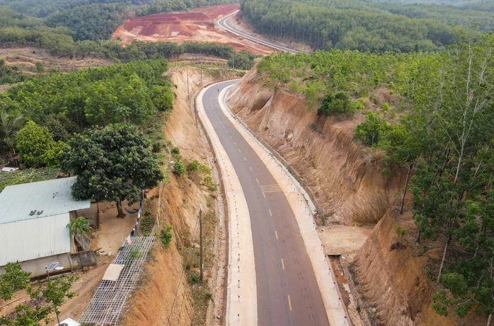 Thêm vụ hạ cốt nền khiến nhà dân cheo leo ở Đồng Nai: Ban Quản lý dự án Phú Riềng giải trình ra sao?