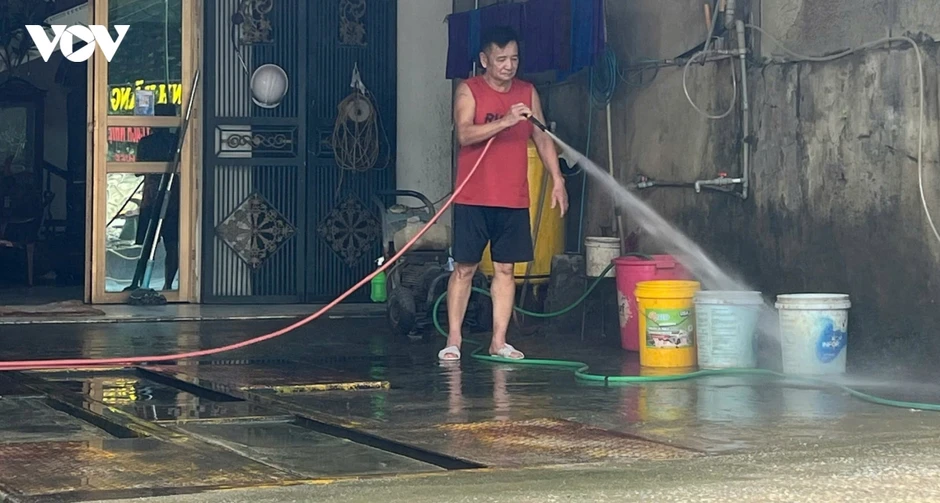 Thi công công trình làm nước và chất thải ập vào nhà dân ở Yên Bình, Lào Cai Thi công công trình làm nước và chất thải ập vào nhà dân ở Yên Bình, Lào Cai