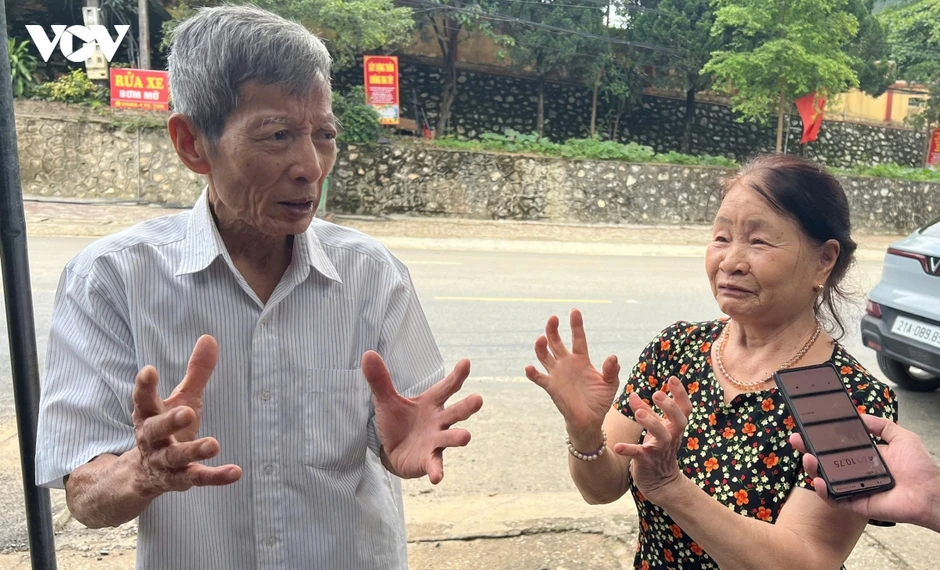 Thi công công trình làm nước và chất thải ập vào nhà dân ở Yên Bình, Lào Cai Thi công công trình làm nước và chất thải ập vào nhà dân ở Yên Bình, Lào Cai