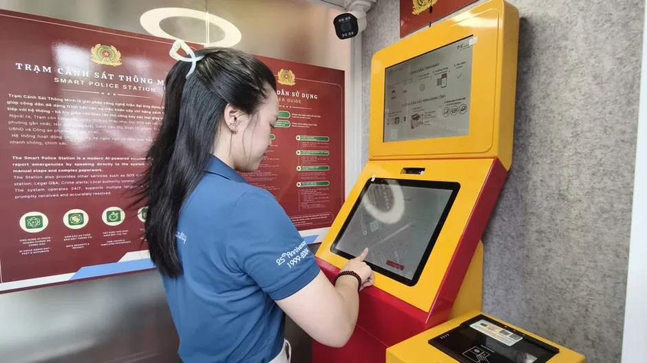 Thí điểm “Trạm cảnh sát thông minh” bên Hồ Gươm Thí điểm “Trạm cảnh sát thông minh” bên Hồ Gươm