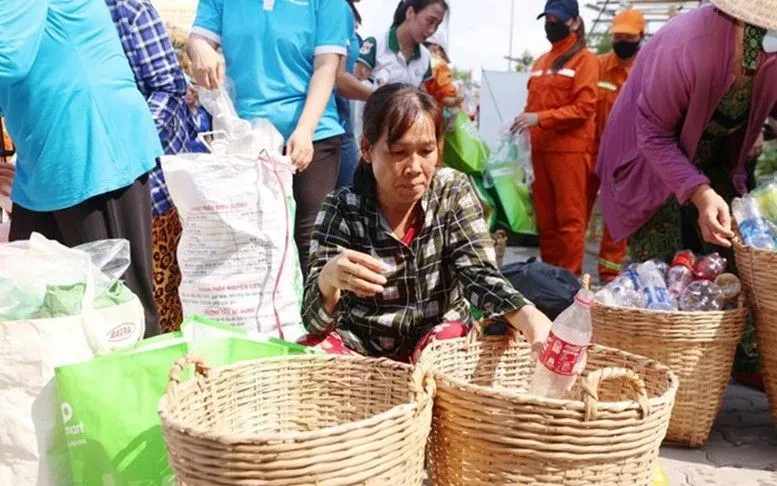 Thí điểm trạm thu hồi rác tái chế đầu tiên tại TP Hồ Chí Minh Thí điểm trạm thu hồi rác tái chế đầu tiên tại TP Hồ Chí Minh
