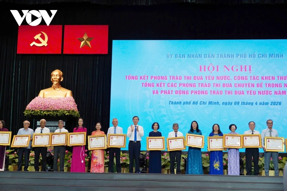 Thi đua yêu nước ở TP.HCM gắn trực tiếp với chỉ tiêu tăng trưởng 2 con số Thi đua yêu nước ở TP.HCM gắn trực tiếp với chỉ tiêu tăng trưởng 2 con số