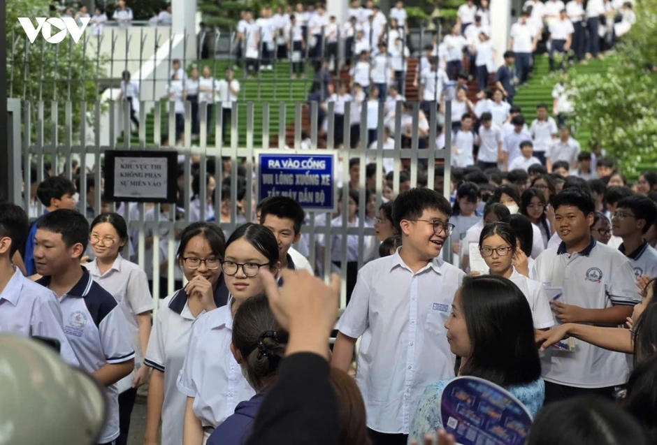 Thi tiếng Anh lớp 10 ở TP.HCM, có thí sinh làm bài chỉ hơn 20 phút Thi tiếng Anh lớp 10 ở TP.HCM, có thí sinh làm bài chỉ hơn 20 phút
