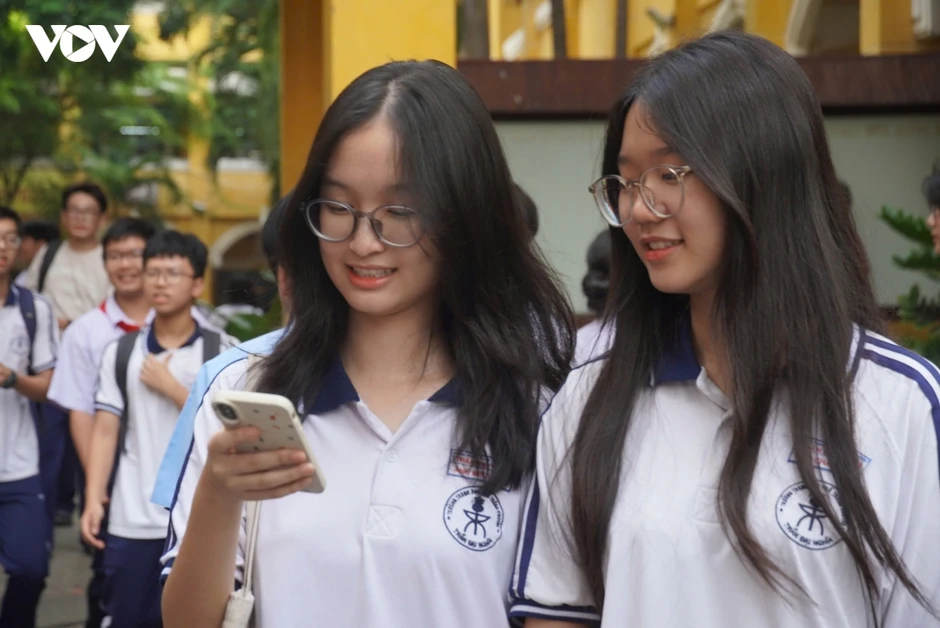 Thi tiếng Anh lớp 10 ở TP.HCM, có thí sinh làm bài chỉ hơn 20 phút Thi tiếng Anh lớp 10 ở TP.HCM, có thí sinh làm bài chỉ hơn 20 phút