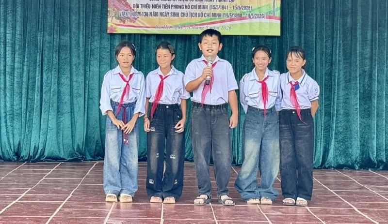Thiếu nhi biên cương tự hào truyền thống Đội, noi gương Bác Hồ Thiếu nhi biên cương tự hào truyền thống Đội, noi gương Bác Hồ