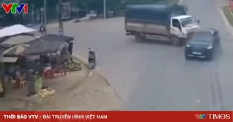 Thiếu quan sát khi qua nút giao, xe tải đâm mạnh vào đuôi xe con