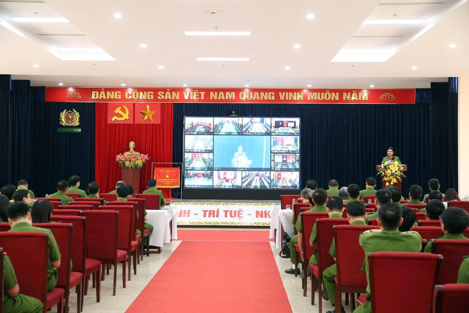 Thiếu tướng Dương Đức Hải yêu cầu đẩy mạnh cải cách thủ tục hành chính trong lĩnh vực PCCC&CNCH Thiếu tướng Dương Đức Hải yêu cầu đẩy mạnh cải cách thủ tục hành chính trong lĩnh vực PCCC&CNCH