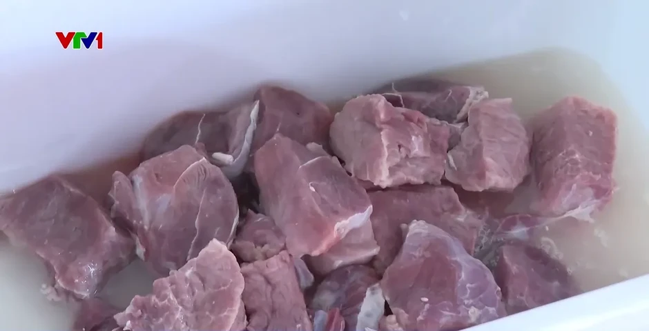 Thịt bò giả ngâm hóa chất: Nguy hại sức khỏe khó lường từ hành vi gian lận thực phẩm Thịt bò giả ngâm hóa chất: Nguy hại sức khỏe khó lường từ hành vi gian lận thực phẩm