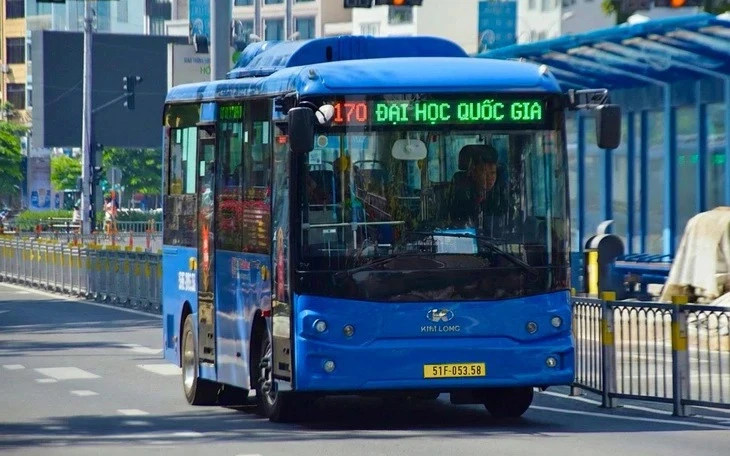 Thói quen mỗi sáng, bỏ vật dụng vào ba lô rồi đi bộ thong dong đến công ty Thói quen mỗi sáng, bỏ vật dụng vào ba lô rồi đi bộ thong dong đến công ty