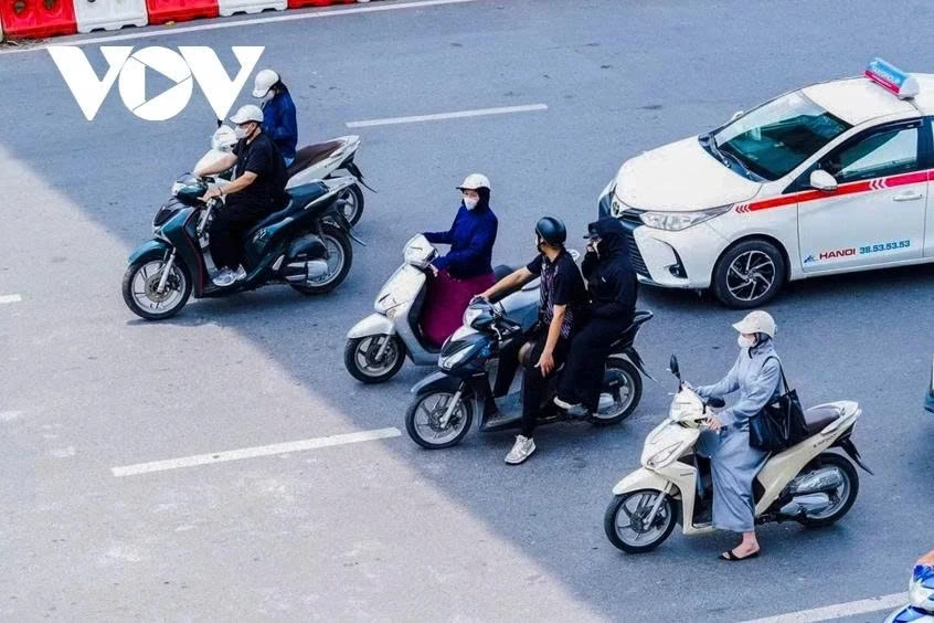 Thời tiết hôm nay 15/5: Nắng nóng bao trùm miền Bắc, Hà Nội có nơi trên 37 độ C Thời tiết hôm nay 15/5: Nắng nóng bao trùm miền Bắc, Hà Nội có nơi trên 37 độ C