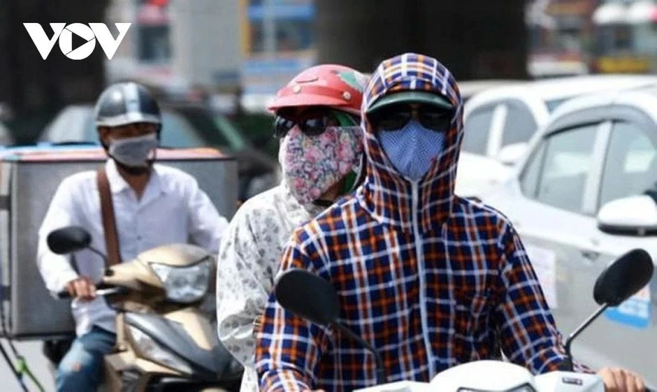 Thời tiết hôm nay 16/4: Miền Trung nắng nóng gay gắt, Hà Nội tăng nhiệt lên 33 độ C