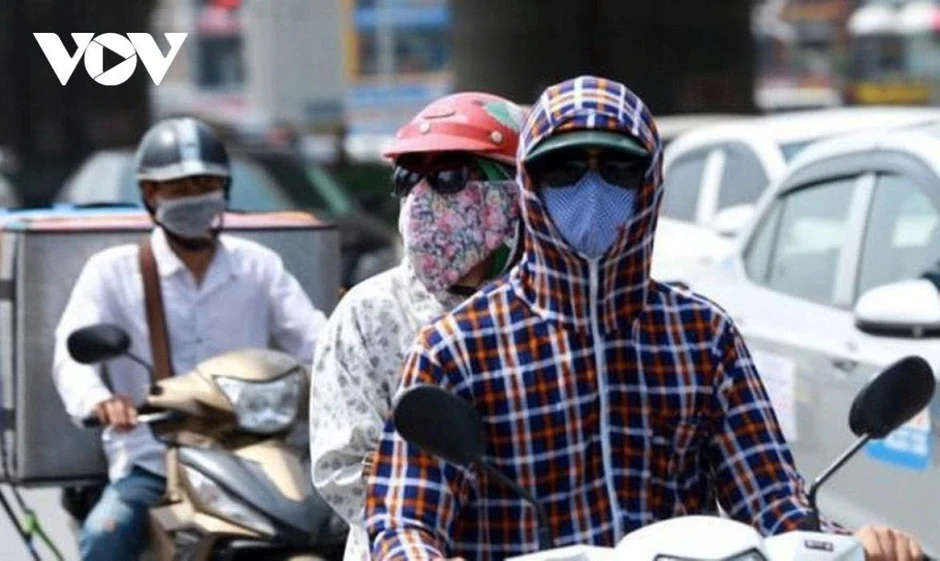 Thời tiết hôm nay 25/5: Hà Nội và Bắc Bộ nắng nóng gay gắt, có nơi vượt 39 độ C Thời tiết hôm nay 25/5: Hà Nội và Bắc Bộ nắng nóng gay gắt, có nơi vượt 39 độ C