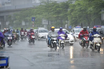 Thời tiết ngày 10/5: Bắc Bộ mưa dông diện rộng, Nam Bộ tiếp diễn nắng nóng