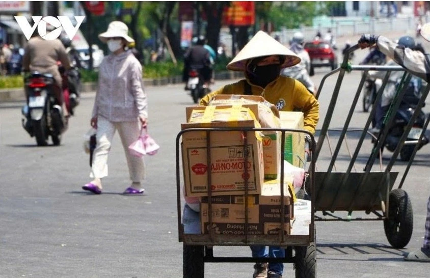 Thời tiết ngày 13/4: Nắng nóng diện rộng, Trung Bộ có nơi trên 40 độ C Thời tiết ngày 13/4: Nắng nóng diện rộng, Trung Bộ có nơi trên 40 độ C