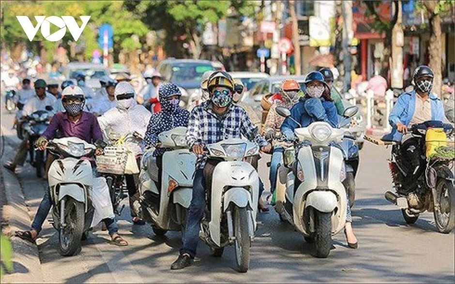 Thời tiết ngày 13/5: Hà Nội nắng nóng 35 độ, chiều tối Bắc Bộ có mưa dông cục bộ Thời tiết ngày 13/5: Hà Nội nắng nóng 35 độ, chiều tối Bắc Bộ có mưa dông cục bộ