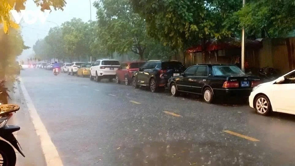Thời tiết ngày 13/7: Hà Nội, Bắc Bộ ngày nắng, chiều tối và đêm có mưa dông Thời tiết ngày 13/7: Hà Nội, Bắc Bộ ngày nắng, chiều tối và đêm có mưa dông