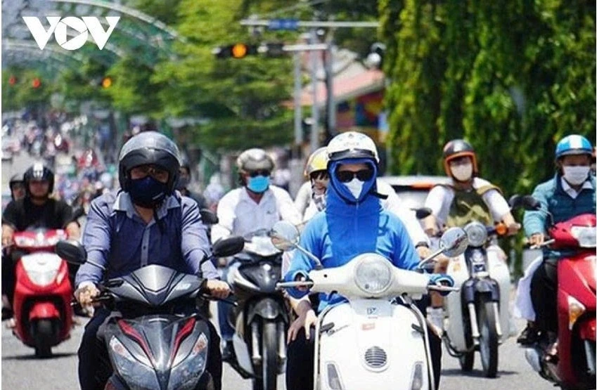 Thời tiết ngày 15/4: Bắc Bộ nắng nóng, Trung Bộ có nơi trên 39 độ C Thời tiết ngày 15/4: Bắc Bộ nắng nóng, Trung Bộ có nơi trên 39 độ C