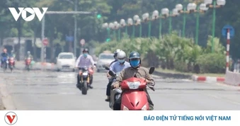 Thời tiết ngày 2/4: Bắc Bộ nắng nhẹ, Nam Bộ nắng nóng, đề phòng dông lốc