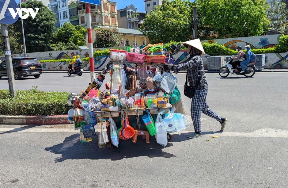 Thời tiết ngày 2/6: Hà Nội nắng nóng gay gắt, nhiệt độ có nơi vượt 37 độ C Thời tiết ngày 2/6: Hà Nội nắng nóng gay gắt, nhiệt độ có nơi vượt 37 độ C