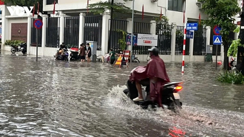 Thời tiết ngày 29/7: Hà Nội, Bắc Bộ mưa to diện rộng, đề phòng dông lốc Thời tiết ngày 29/7: Hà Nội, Bắc Bộ mưa to diện rộng, đề phòng dông lốc